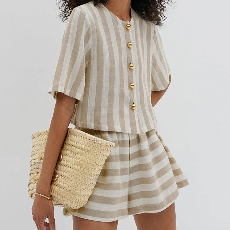 Beach Set With Large Shorts And Cropped T-Shirt WIth Stripes In Beige