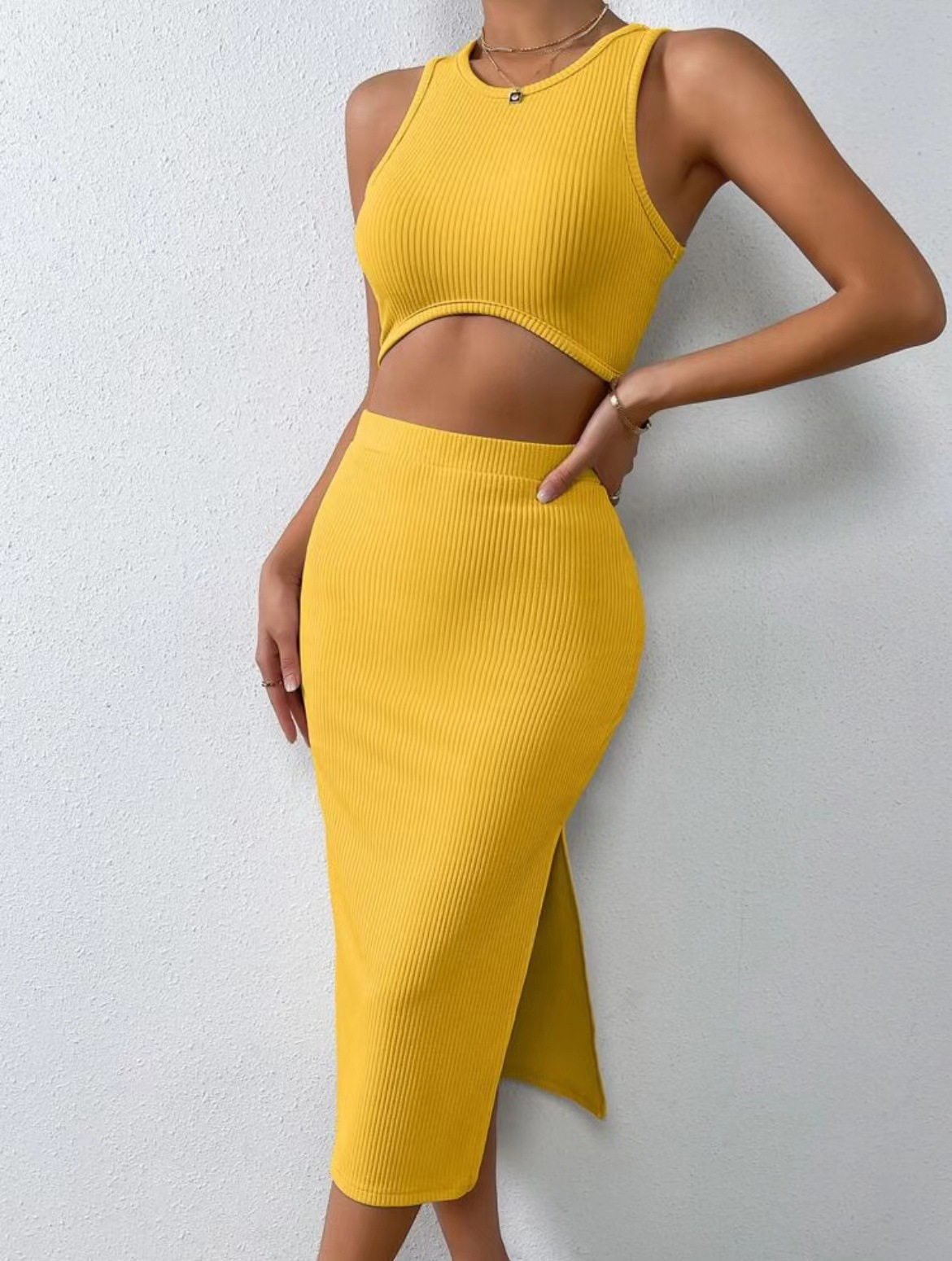 Close-fitting sleeveless maxi skirt