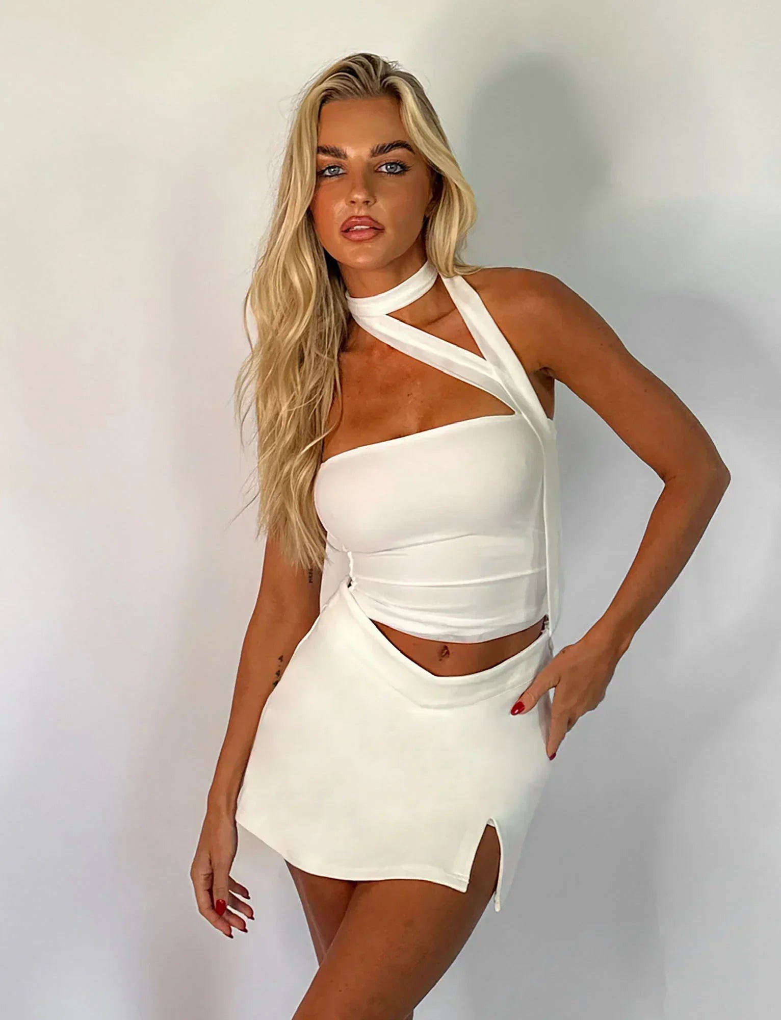 Sleeveless halter top