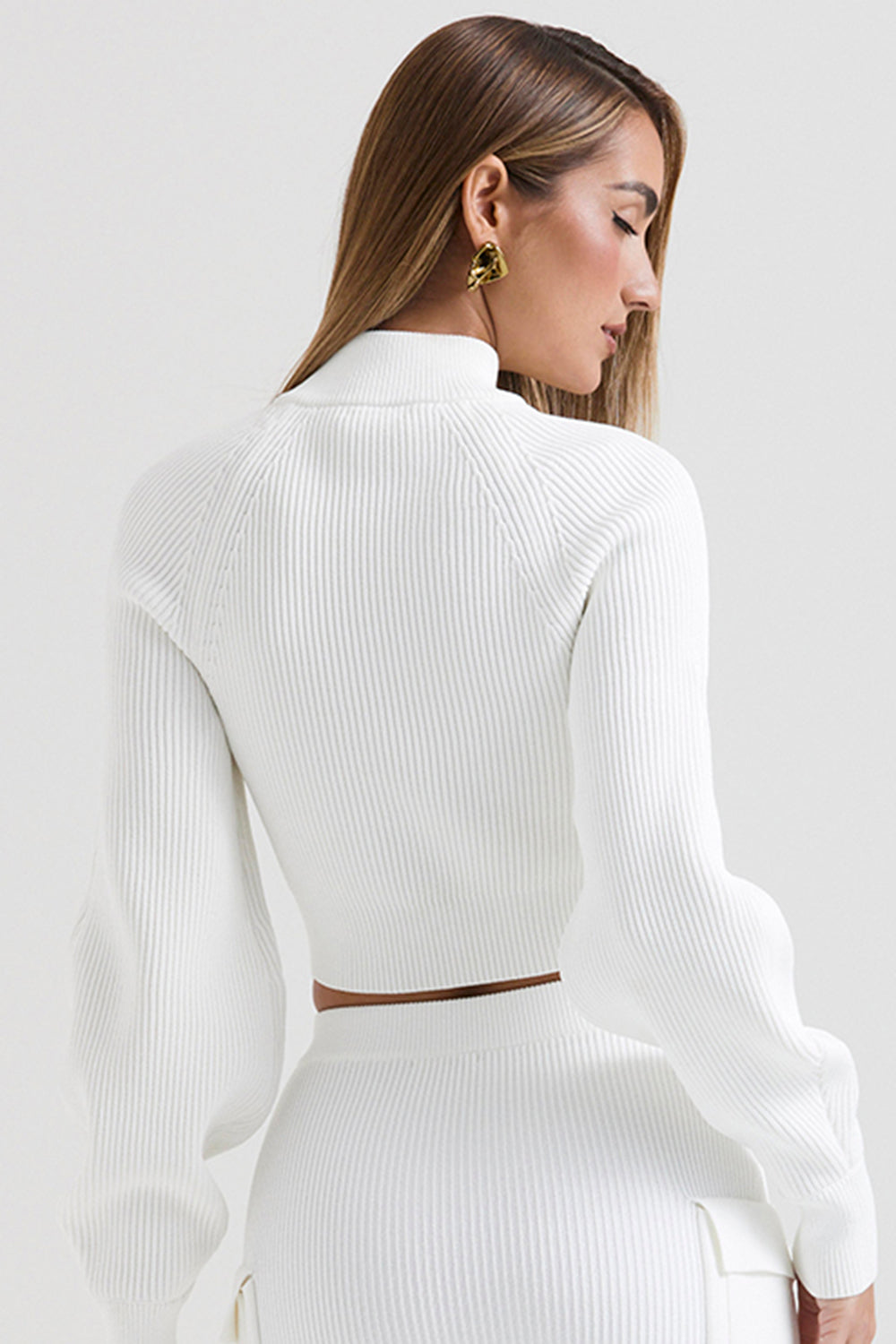 White ribbed sweater with balloon sleeves and cargo skirt