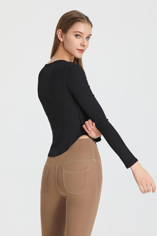 Breathable sports shirt with long sleeves