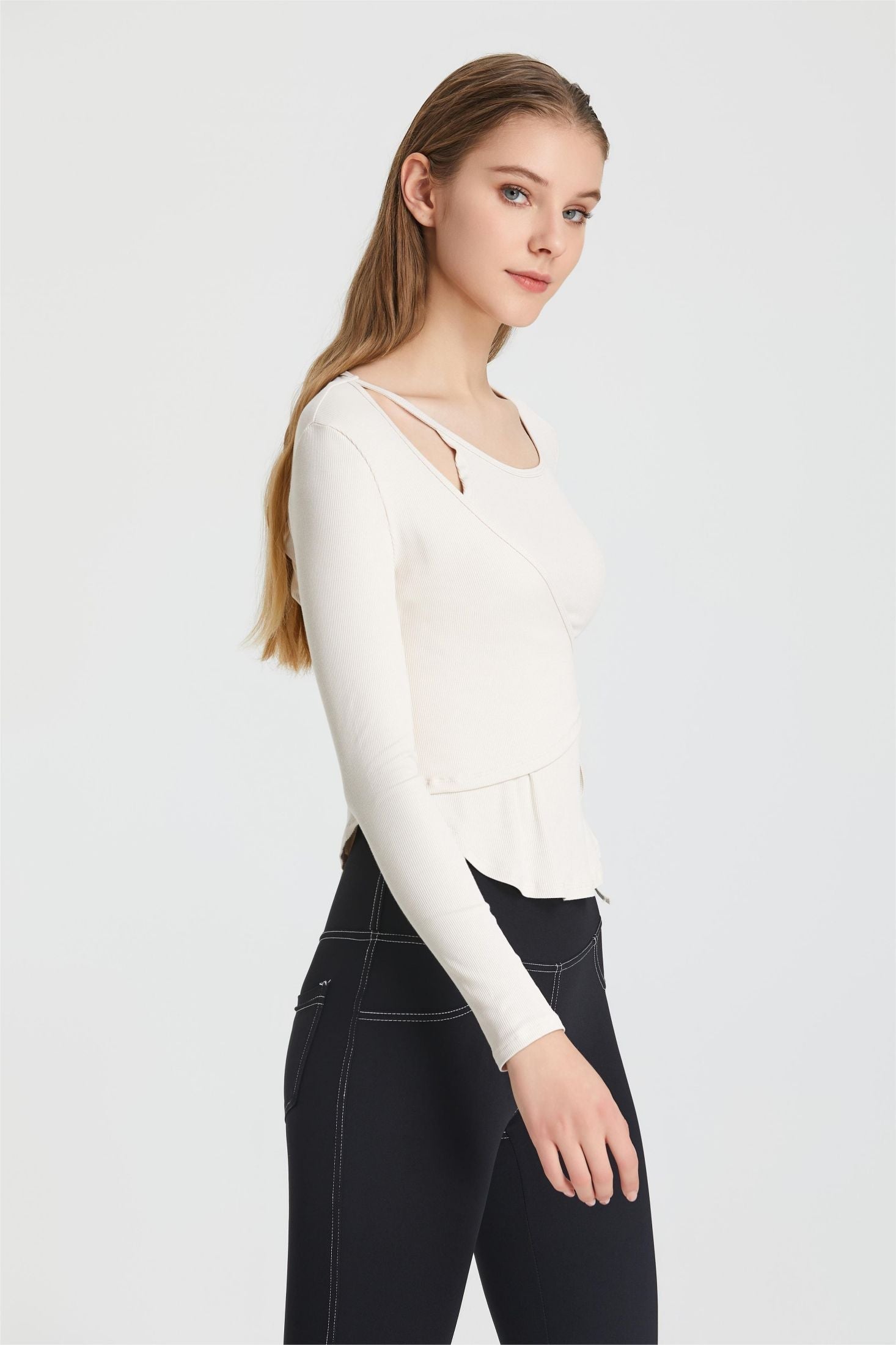Breathable sports shirt with long sleeves