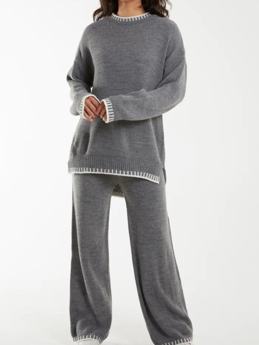 Knitted cable coordination law with sewn hem